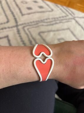 SUPER CUTE vintage coral and white enamel heart bracelet * accepting offers